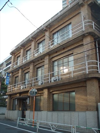 文科省宿泊施設「銀杏荘」が閉館へ（写真＝旧式建築に懐かしさが残る外観）