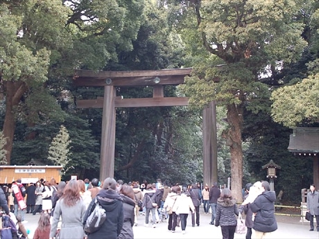 正月三が日の人出予想−明治神宮が今年もトップに（写真＝明治神宮、今年正月の様子）