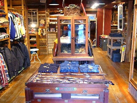 恵比寿に「ウエアハウス」初の旗艦店。昔ながらのアメリカを思わせるカントリー調の内装が特徴