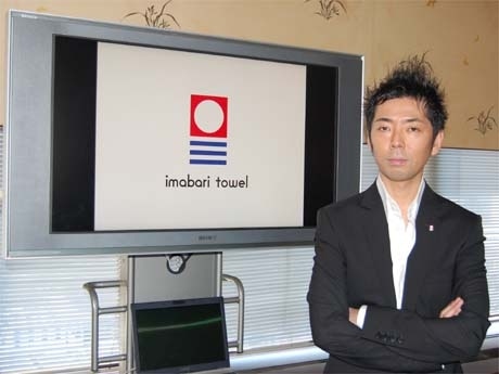 15日、「今治タオル」プロジェクトの詳細が明らかに。ロゴデザインは佐藤可士和さんが手がけた（写真＝佐藤さん）