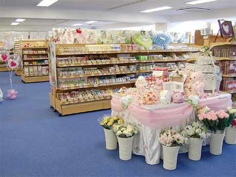 シモジマが広尾にブライダル関連グッズの専門店。取扱アイテム数は約3,000点（写真＝店内の様子）