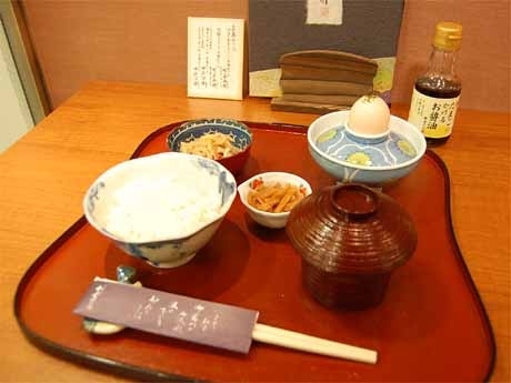 新装開店した「シブヤ西武」に下関の老舗料亭が初出店（写真＝メニューの「卵かけご飯」）