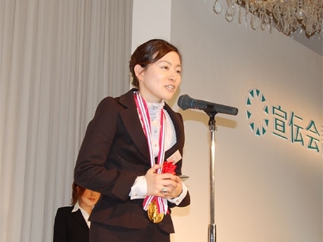広告業界の登竜門「宣伝会議賞」表彰式が青山で開催（写真＝グランプリを受賞した遠藤紀子さん）