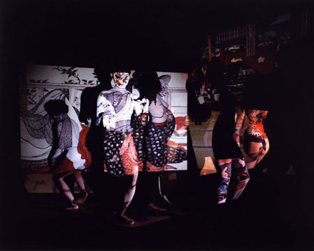 青山で写真家、細江英公さんの個展（写真＝2003年「春本・浮世絵うつし」シリーズより）