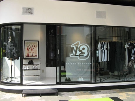 ラフォーレ原宿に登場した「タイシノブクニ」の期間限定店「13 THIRTEEN」。4月22日まで