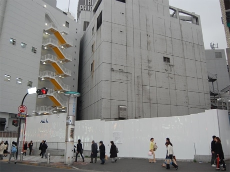 「（仮称）ヤマダ電機渋谷店」が建設予定の渋谷・文化村通り「SHIBUYA109」の隣接地（4月2日撮影）