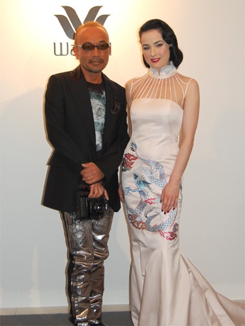 竹中直人さん（左）とディータ・ヴォン・ティースさん。竹中さんは「美しすぎる」と照れた様子だった