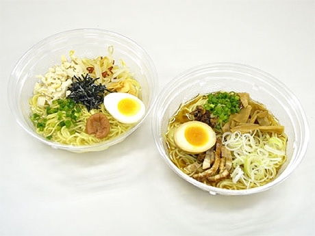 表参道ヒルズ「ミスト」のメニューをイメージした「鶏節の冷し梅塩らぁ麺」（450円＝写真左）