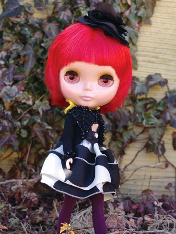 BLYTHE is a trademark of Hasbro. &copy; 2007 Hasbro. All Rights Reserved. 
BLYTHE character rights are licensed in Asia to Cross World Connections, Ltd. 
Licensed by Hasbro. 
Photography &copy; 2007 Junie Moon - CWC 
www.blythedoll.com (pc site)　blythemobile.com (mobile site)