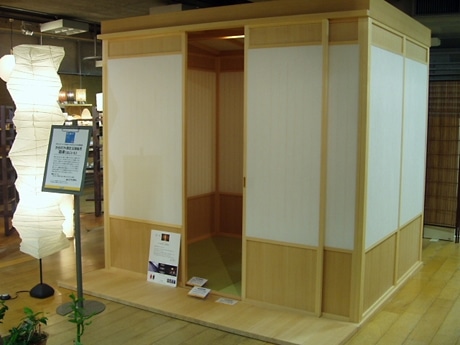 和室空間「箱家」（231万円＝写真）は8月中旬まで渋谷ロフト4階で店頭販売