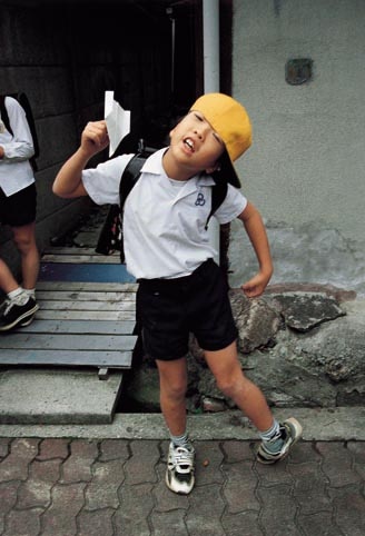 写真集「男子」より（撮影＝梅佳代）