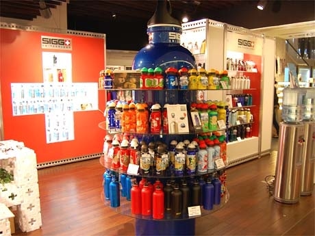 表参道ヒルズ「SIGG」期間限定店（写真＝店内の様子）
