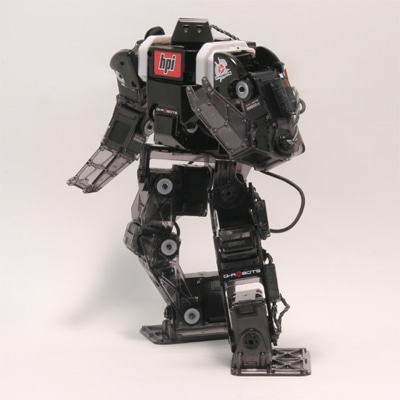 25日には、組み立て式二足歩行ロボット「G−ROBOTS(ジーロボッツ)」を使ったレースを開催