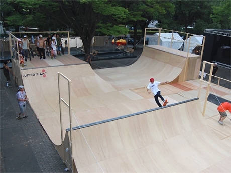 代々木公園の一角にL字型に設置されたランプ