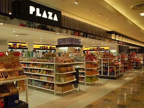リニューアルした「PLAZA アトレ恵比寿店」。開口部を大きく広げ、雑貨を前面に打ち出した