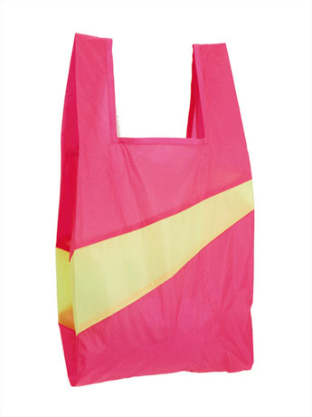 冬の新色として復刻が決まった蛍光ピンクベースのバッグ（写真＝「Flour Pink×Flour Yellow」）
