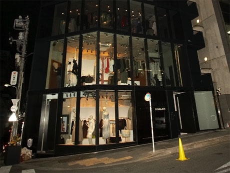 「OSKLEN JAPAN SHOP」店舗外観。3階はショールームとして機能する