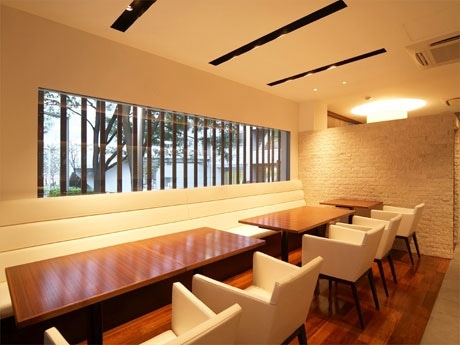渋谷・桜丘町にオープンした「One Garden」店内の様子。店内には個室空間も設けた