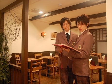 シブヤ経済新聞では原宿にある「男子校カフェ」（写真＝カフェの様子）の記事が年間PV1位を獲得したの