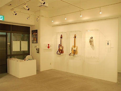 2005年11月のオープニング展では日本の音楽バンド「フィッシュマンズ」を取り上げた（写真）