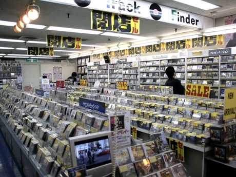 店内の様子。1月31日まで閉店セールを実施している