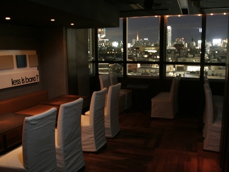 原宿・明治通りにオープンした新ラウンジ「Ucess the lounge」店内の様子
