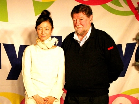 会見に参加した高樹沙耶さん（左）とC.W.ニコルさん（右）