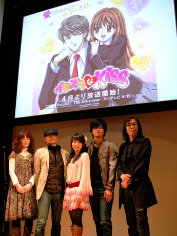 左から1人おいてヤマサキオサム監督、水樹奈々さん、秦基博さん、西川茂さん
