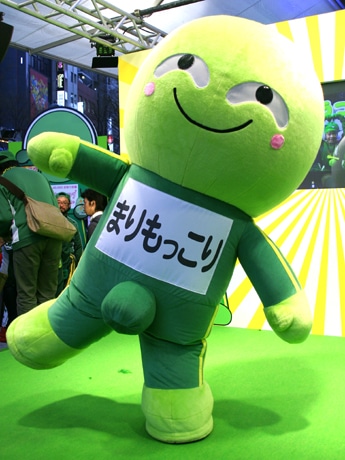 会場に登場した「まりもっこり」のきぐるみ