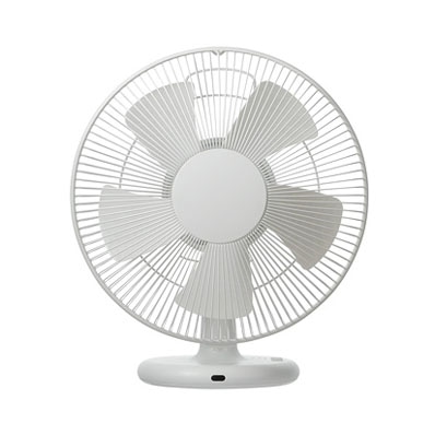 深澤直人さんがデザインする家電ブランド「±0」初の扇風機。コロンとしたフォルムと同一色のカラーリングが特徴
