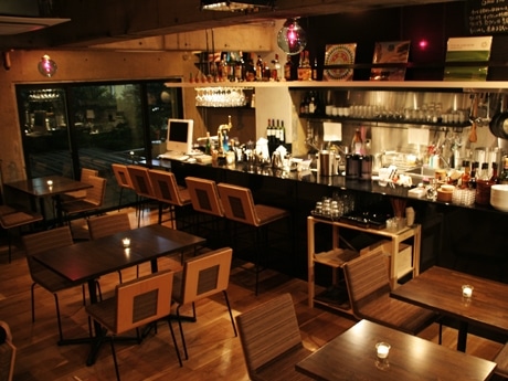 夜の店内の様子