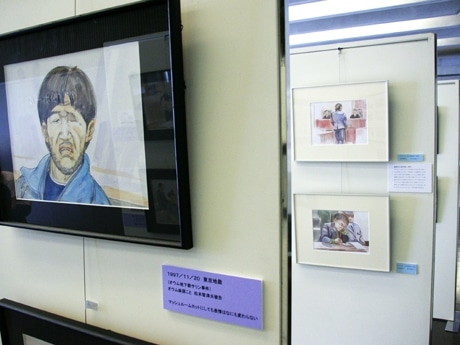 松本智津夫被告などを紹介する展覧会の様子