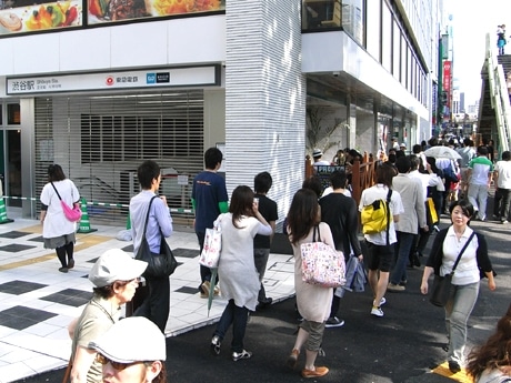 あすの開業を待つ新「渋谷駅」宮下公園前の新しい出入り口