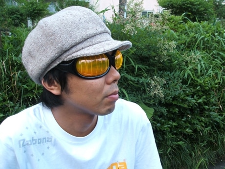 ロボット眼鏡の着用時の様子　&copy;2008 zariganiworks