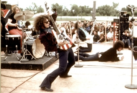 MC5のライブ風景 （Photo by Leni Sinclai）