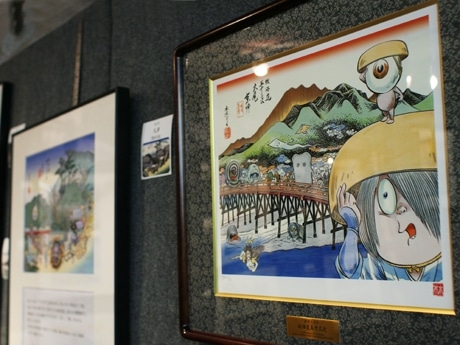 京都の三条大橋の浮世絵に鬼太郎が登場する作品（右）