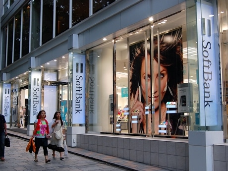 ソフトバンク表参道（外観）。全国に先駆け早朝から「iPhone 3G」を発売する