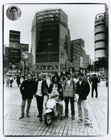 「昭和40年会」の集合写真（撮影＝安齊重男、2008年）&copy;昭和40年会