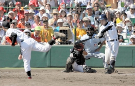 第88回（2006年）の駒大苫小牧と早稲田実業による決勝戦の様子。投手は早稲田実業の斎藤祐樹選手