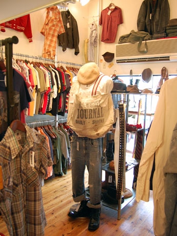 欧米から「サイズ感」や品質にこだわり買い付けてきたアイテムが並ぶ店内の様子