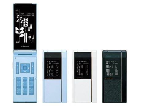 ドコモ「amadanaケータイ」に新色。写真左から「ultimate sky」（水色）、「polish white」（白）、「polish black」（黒）