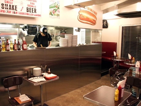アメリカンダイナーをイメージした店内の様子