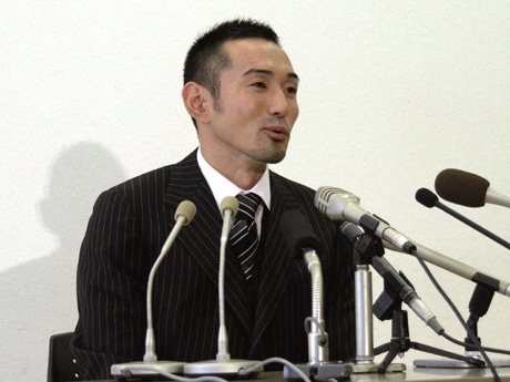 会見で「ボロボロになりながら走るのも幸せだなと思った」と現役続行を表明した為末選手