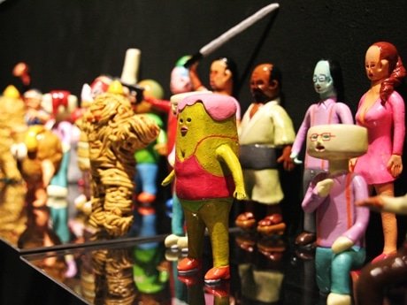 「ケーキーズ」のフィギュアが並ぶ会場の様子