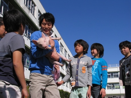 実話をもとにした妻夫木聡さん主演映画「ブタがいた教室」より &copy;2008「ブタがいた教室」製作委員会