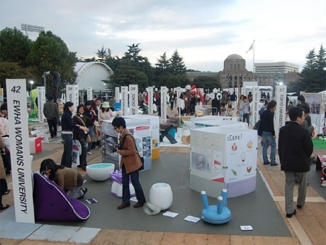 「東京デザイナーズウィーク」（学生展）昨年の様子。今年は見本市やコンテナ展など主要企画に新コンテンツが多数登場