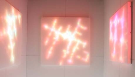 光の「染み」を表現した藤井秀全さんの作品「Stain」。グランプリ展では過去最大の作品に挑む（撮影＝市川勝弘）