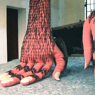 「手」を不気味に表現したデヴィッド・サボラニさんの作品 &copy;Davide Savorani 協力:AOSANDO ART FAIR