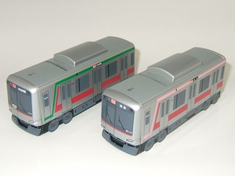 東急線の人気車両が貯金箱に（写真左＝「田園都市線 5000系」、右＝「東横線 5050系」）