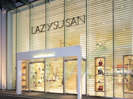 順次改装が進む「レイジースーザン青山店」（外観）。4月には人気サロン「ビュートリアム」がオープン予定